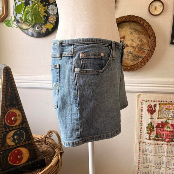 Vintage Y2K No Boundaries Juniors 11 Denim Shorts Button Fly Mid Rise - Picture 4 of 8